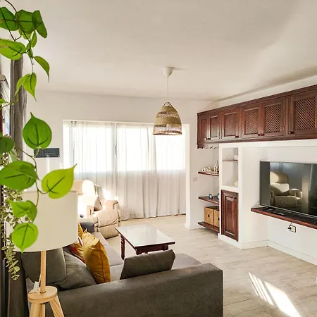 Volkkanrentals Casa La Hoya * فامارا
