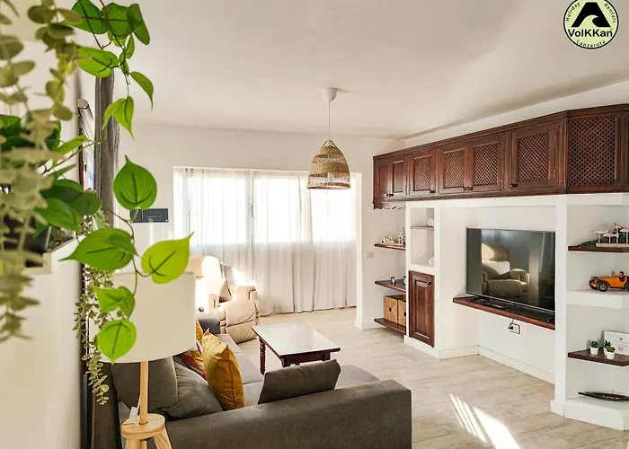 Volkkanrentals Casa La Hoya * فامارا